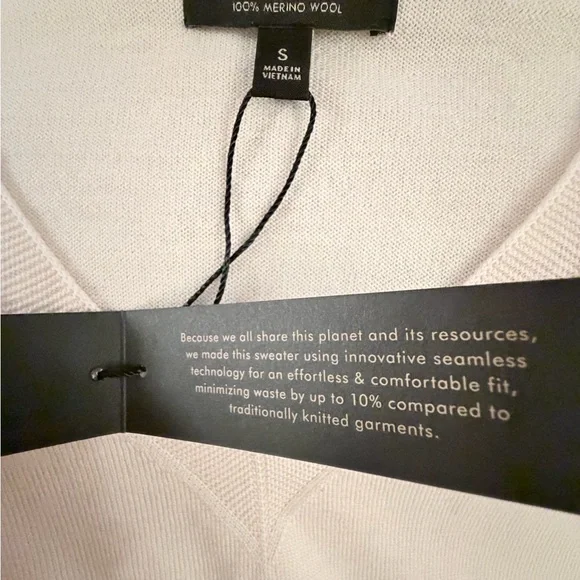 Banana Republic Women's Merino Wool Cream V-Neck Sweater - Picture 6 of 7